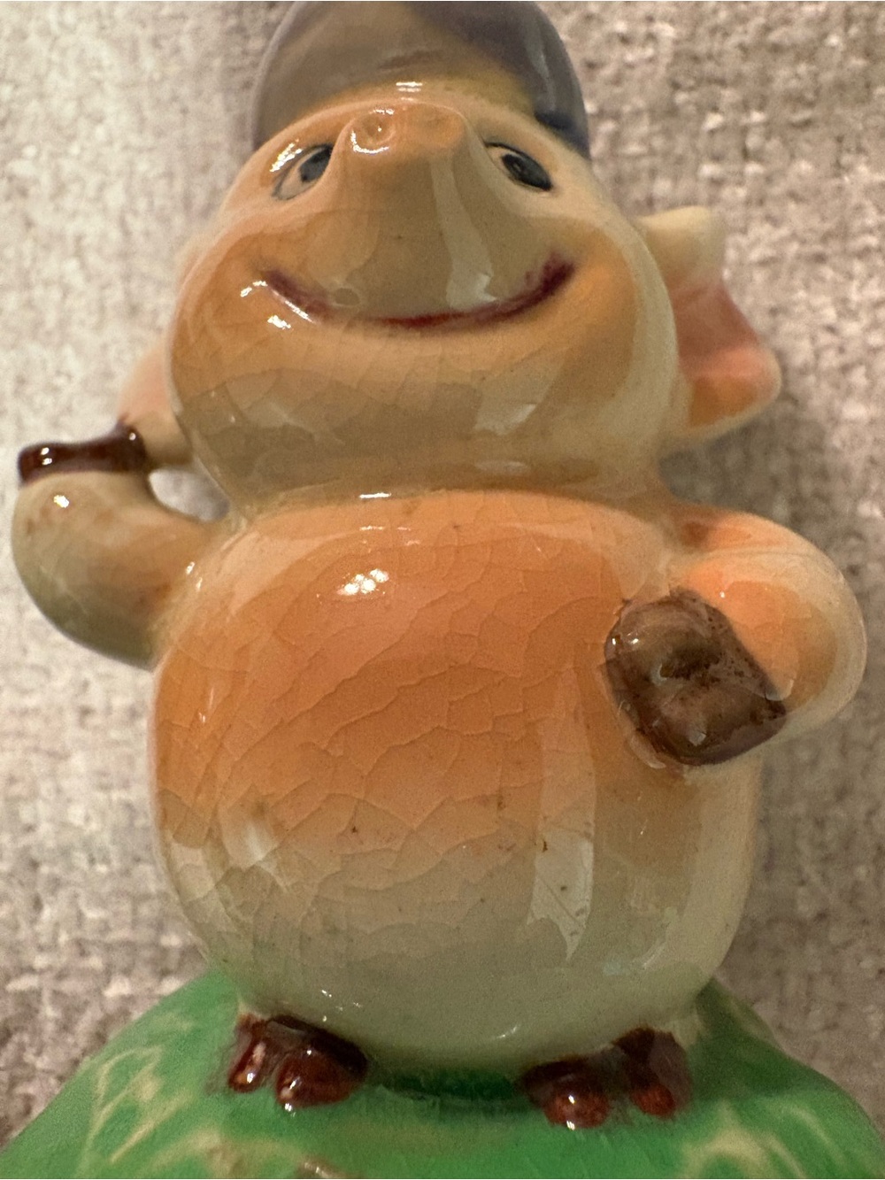 Set of Made in Japan Ceramic small pigs decor. - Picture 10 of 11